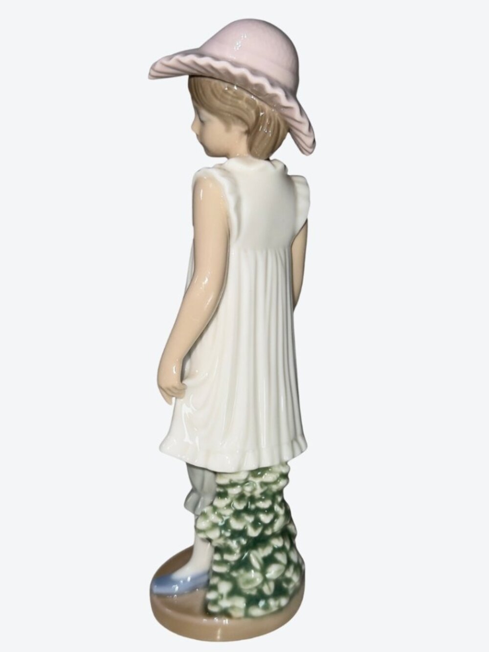 NAO by LLADRÓ April Showers Girl with Umbrella Porcelain Figurine - Picture 4 of 13